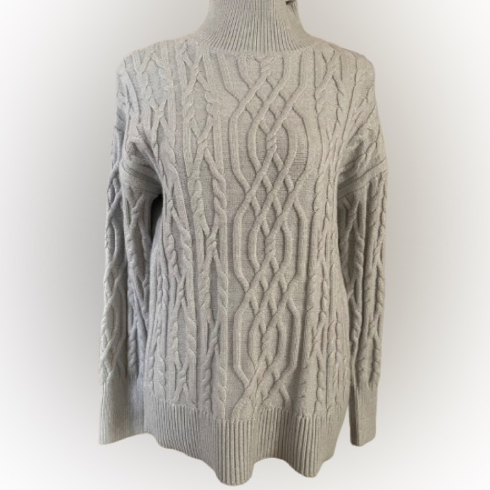 Tahari Light Gray Cable Knit Moc Neck Sweater size Medium New